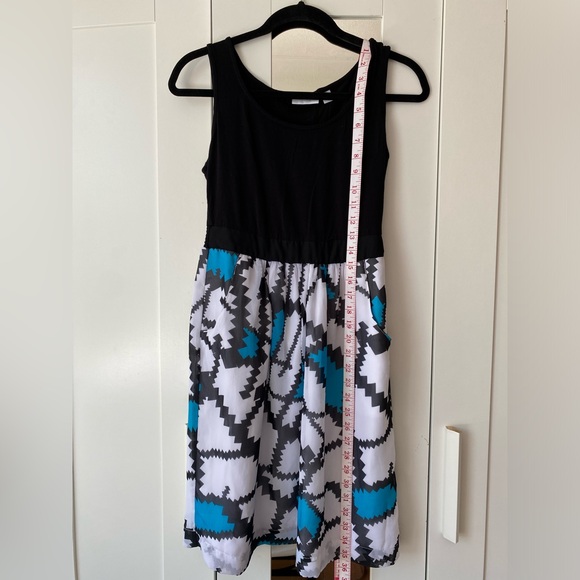 NEW YORK & COMPANY Fit and Flare dress size S - Picture 4 of 12